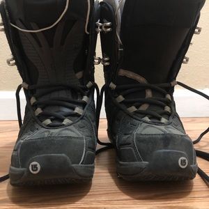 Burton Women’s Previously Loved Snowboard Boots, White pair available only!